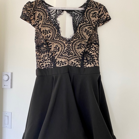 Black swing dress with eyelash lace - Picture 1 of 3
